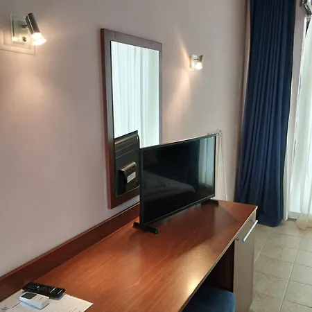 Hotel Dolphin Beach-делфин бийч